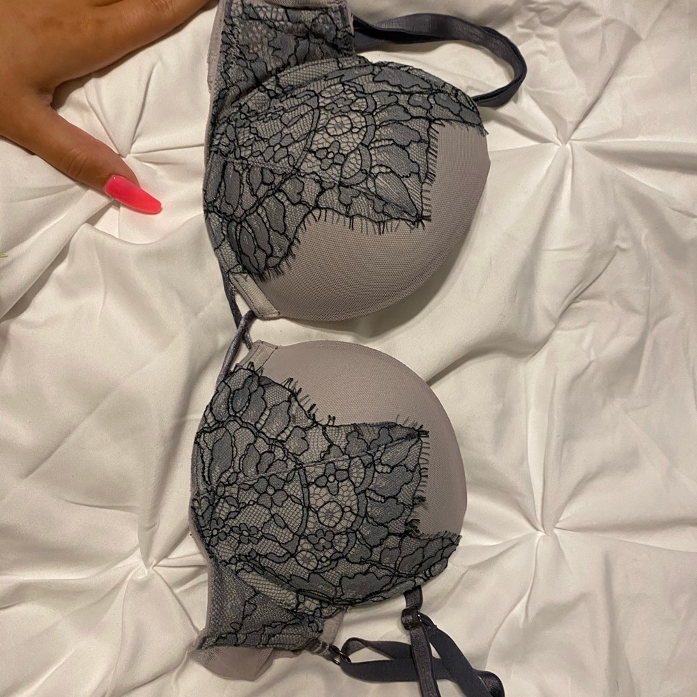 Gray lacy Victoria’s Secret bombshell bra 32A